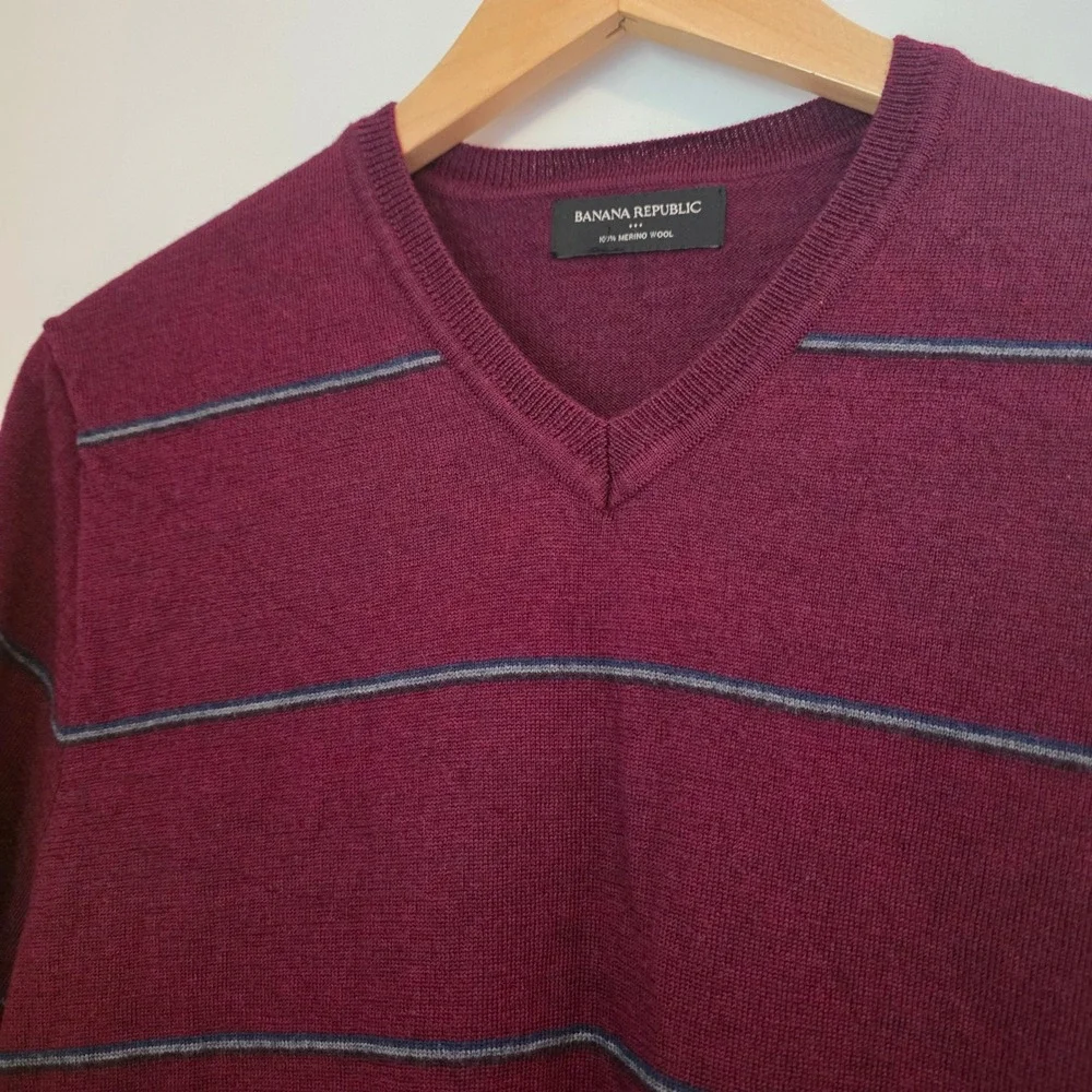 Banana Republic V-Neck Men's Sweater Burgundy 100% Merino Wool Autumn Fall Work